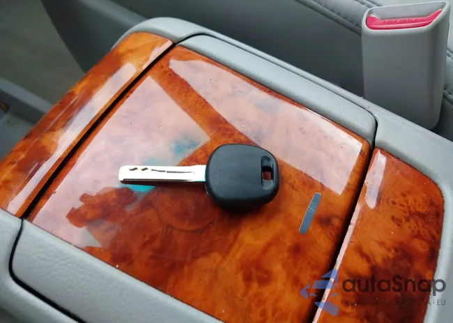 2T2HK31UX8C071753: 42406326