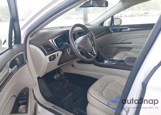 3FA6P0RU0JR148779: 42405531