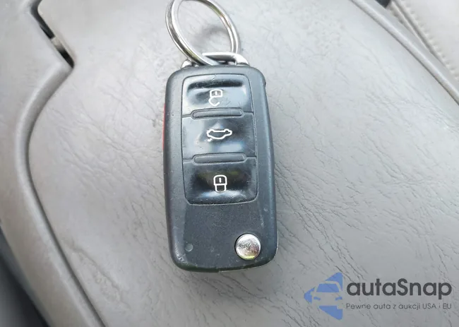 1VWBP7A3XDC008677: 42405836