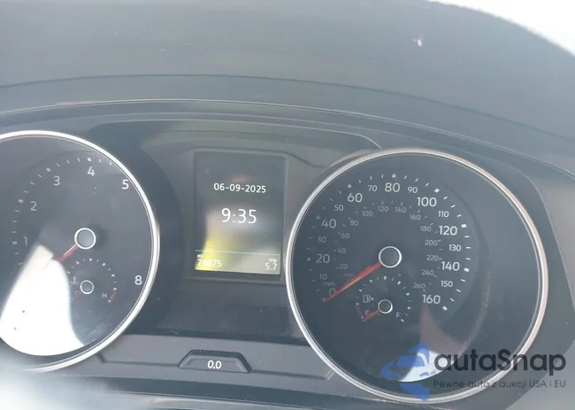 3VV3B7AX4JM033675: 42407053