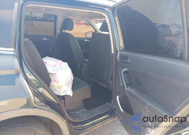 3VV3B7AX4JM033675: 42407053