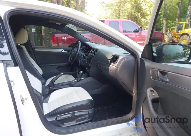 3VWD17AJXGM269982: 42406504