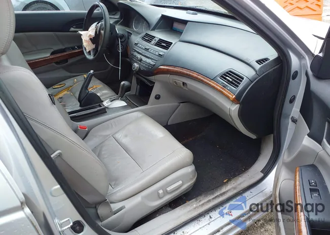 1HGCP2F84BA091841: 42406763