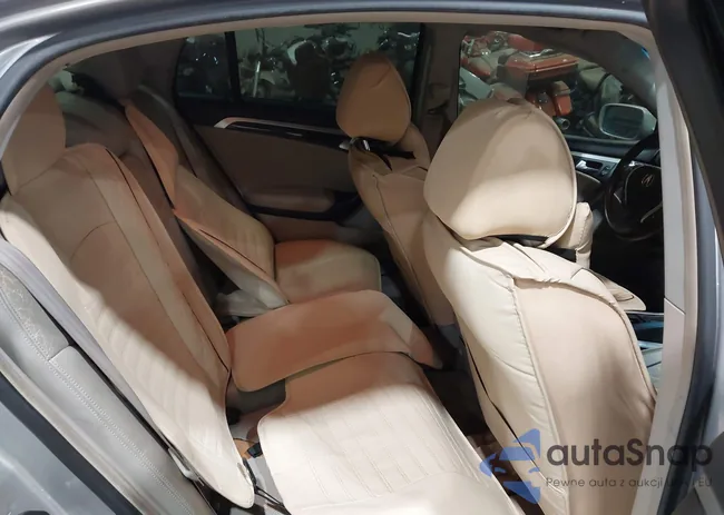 19UUA66268A008539: 42406800