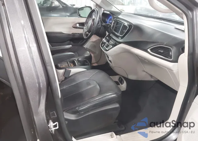 2C4RC1BG1JR322717: 42407752