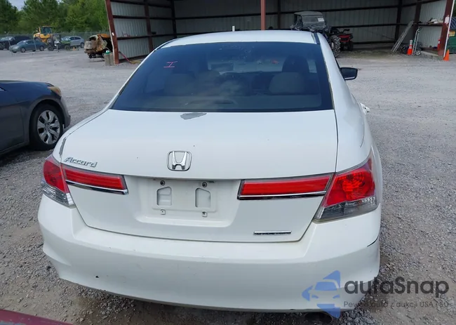 1HGCP2F60BA017072: 42410853