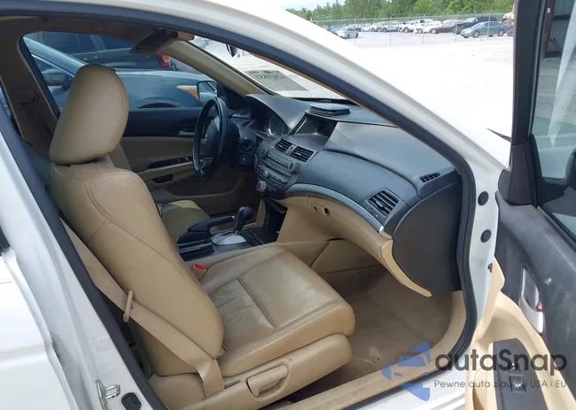 1HGCP2F60BA017072: 42410853