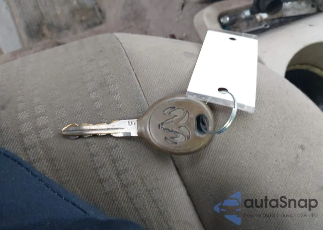 1B3HB28BX7D156873: 42411352