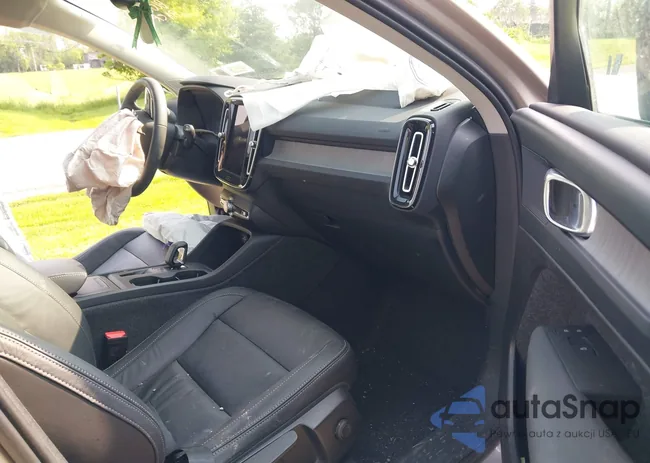 YV4L12UKXR2222285: 42412144