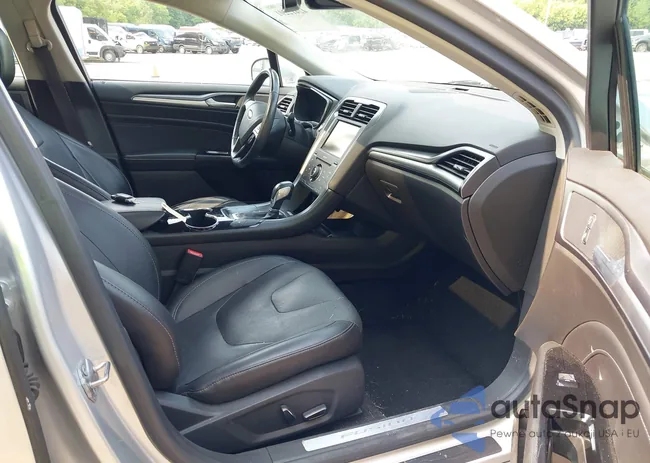 3FA6P0RU2ER211497: 42412201