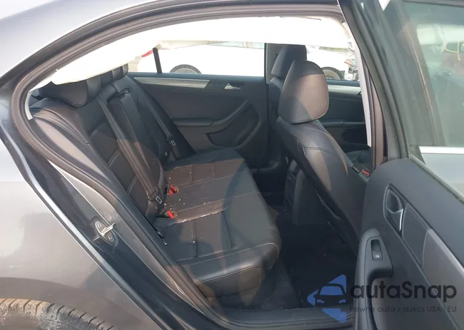 3VWDB7AJ5JM233198: 42412876