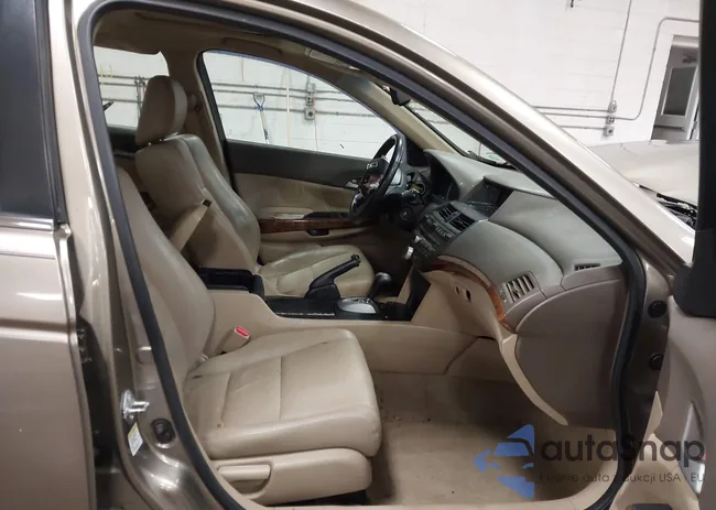 1HGCP2F83AA105971: 42413953