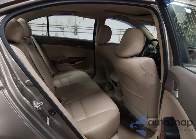 1HGCP2F83AA105971: 42413953