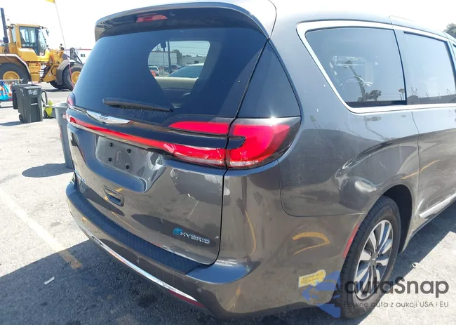 2C4RC1S76NR135530: 42413527