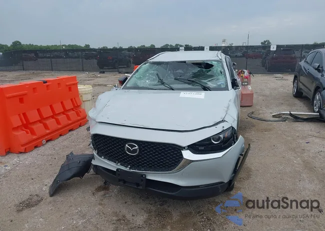 3MVDMBBM8SM758264: 42415400