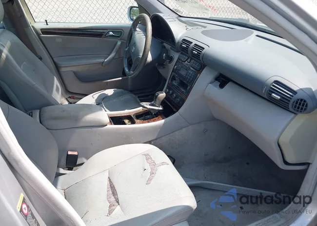 WDBRH61J03F325869: 42416077