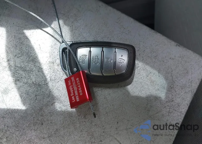 KM8J33AL0LU193801: 42415553