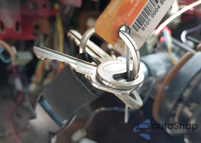 1FACP41E7LF117821: 42415568