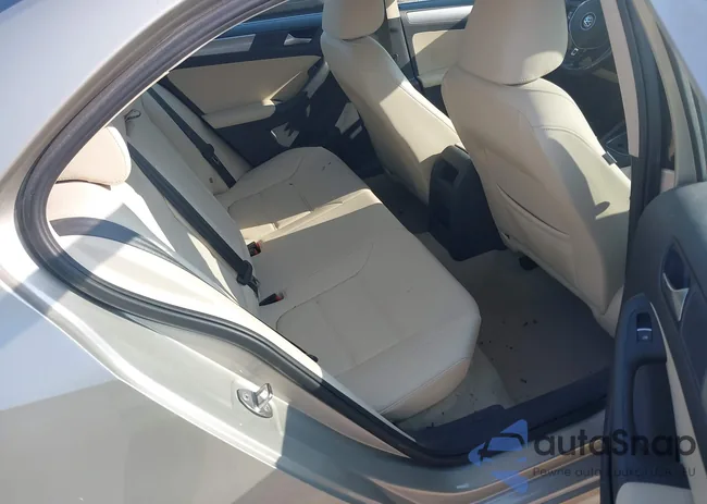 3VWD17AJXFM334828: 42415596