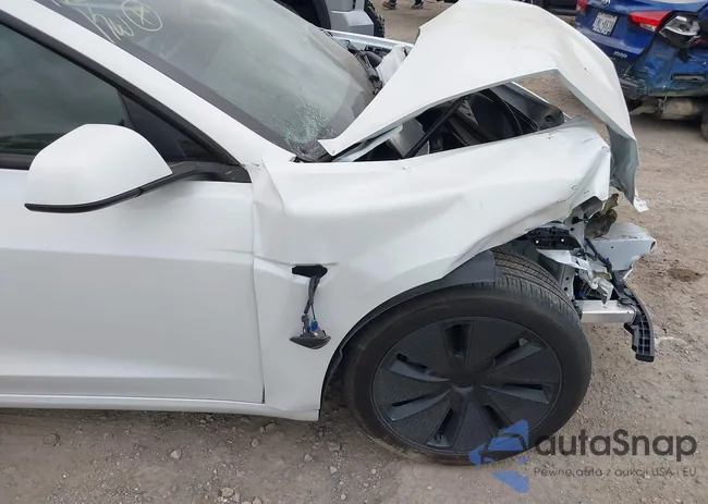 5YJ3E1EA7RF772127: 42416788