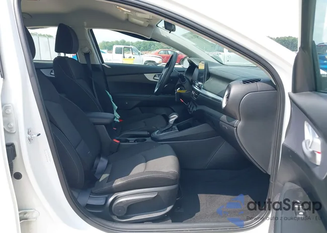 3KPF24AD7RE826183: 42418110