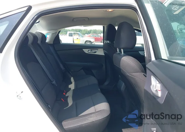 3KPF24AD7RE826183: 42418110