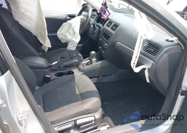 3VWD07AJ3FM299004: 42418129