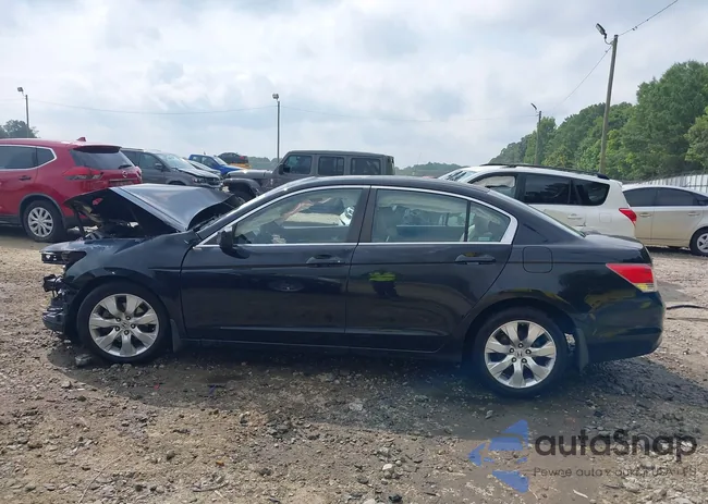 1HGCP26779A176853: 42419307