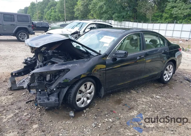 1HGCP26779A176853: 42419307