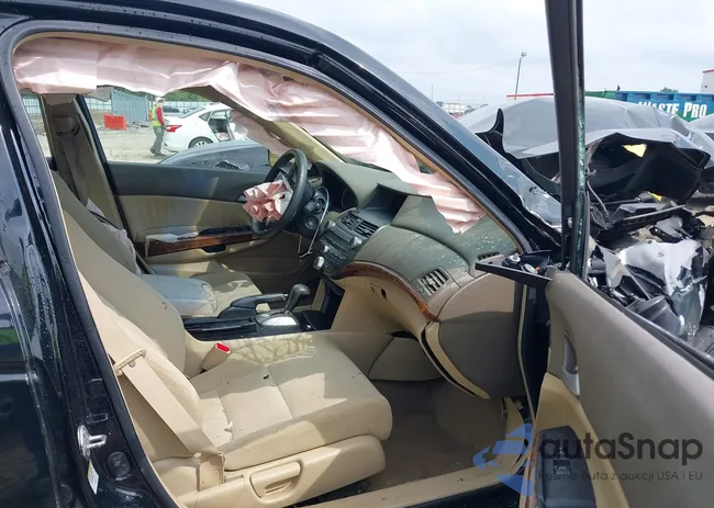 1HGCP26779A176853: 42419307