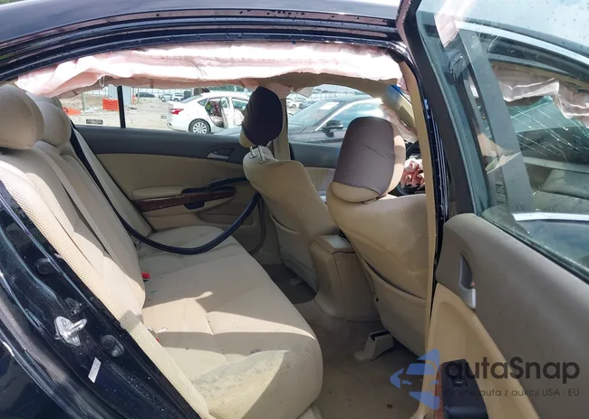 1HGCP26779A176853: 42419307