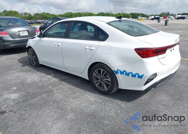 3KPF24AD1RE758768: 42418842