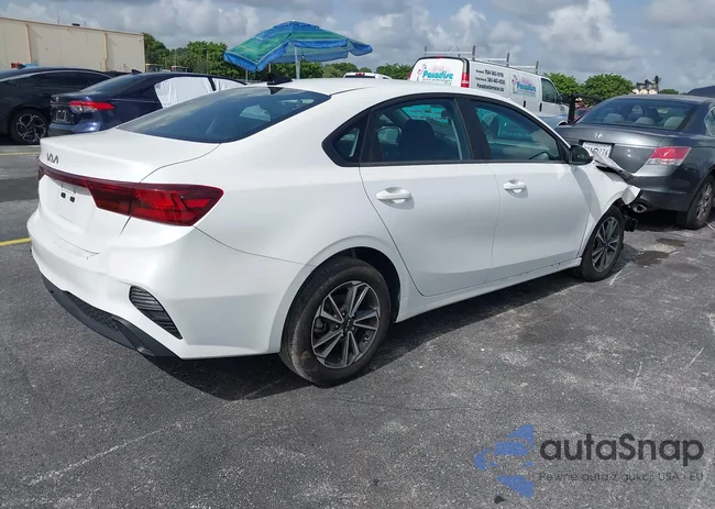 3KPF24AD1RE758768: 42418842