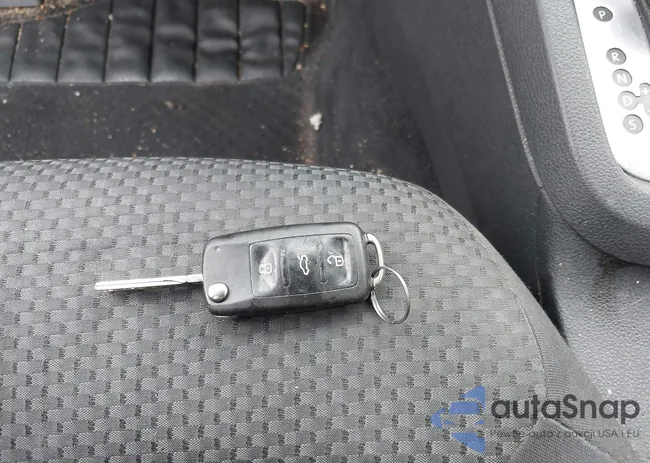 3VW2K7AJ8EM233080: 42419516