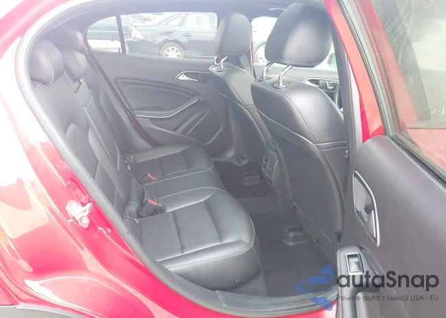 WDCTG4EB0KU001343: 42419649