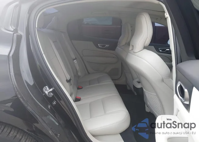 7JRL12FK9RG325086: 42421352