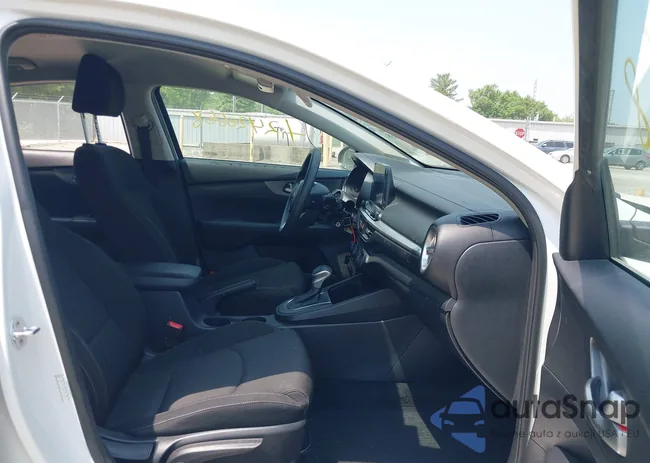 3KPF24AD0ME364882: 42420668