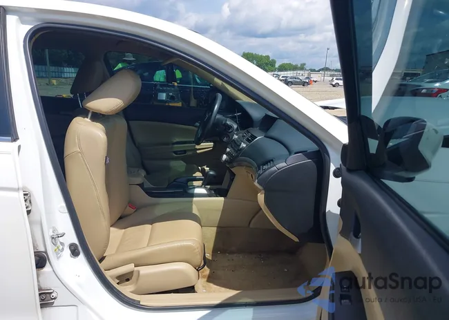 1HGCP2F6XCA230077: 42420811