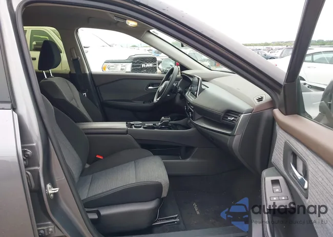 JN8BT3BBXPW475523: 42421852