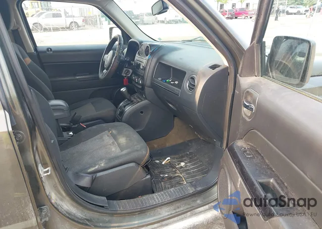 1C4NJRBB9GD579952: 42422182