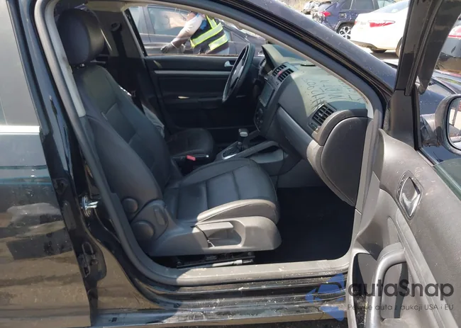 3VWRZ71K28M077075: 42422931