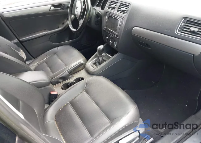 3VWDB7AJ0JM260356: 42423032