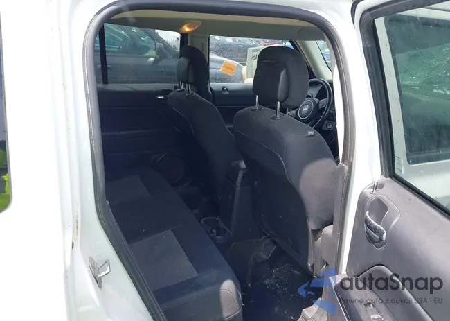 1C4NJRFB5ED761302: 42423145