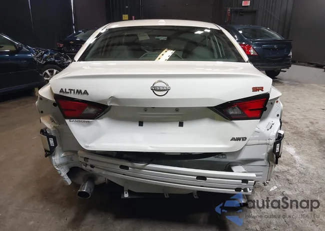 1N4BL4CW3RN405945: 42423261