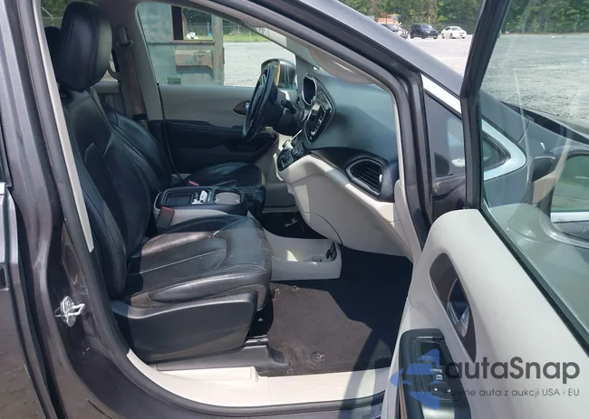 2C4RC1BG7HR591153: 42423382