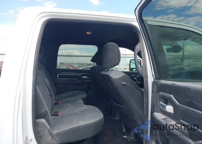 3C6UR5JL4RG340524: 42423835