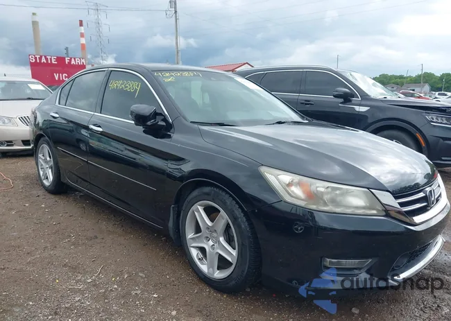 1HGCR3F91DA014677: 42423884