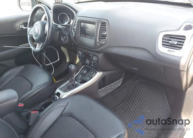 3C4NJDBB2KT792196: 42424015