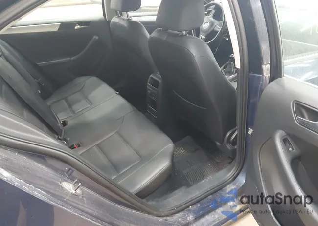 3VW3L7AJ4CM420105: 42424201