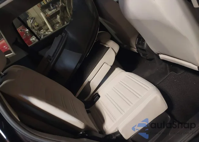 3VVFB7AX1RM043864: 42424307